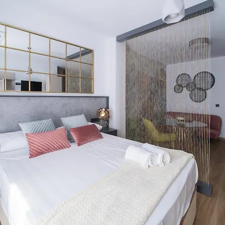 Boutique Apartments- La Gloria 1908 *